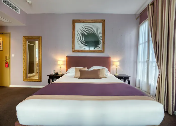 Hôtel D'Aragon - Place de la Comédie -